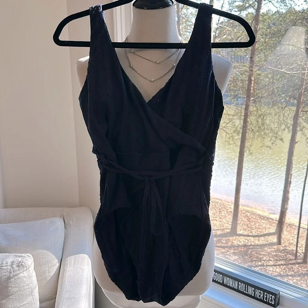 NWT Andie “The Belmar” Navy Eyelet One Piece, Size 10 - Picture 4 of 13